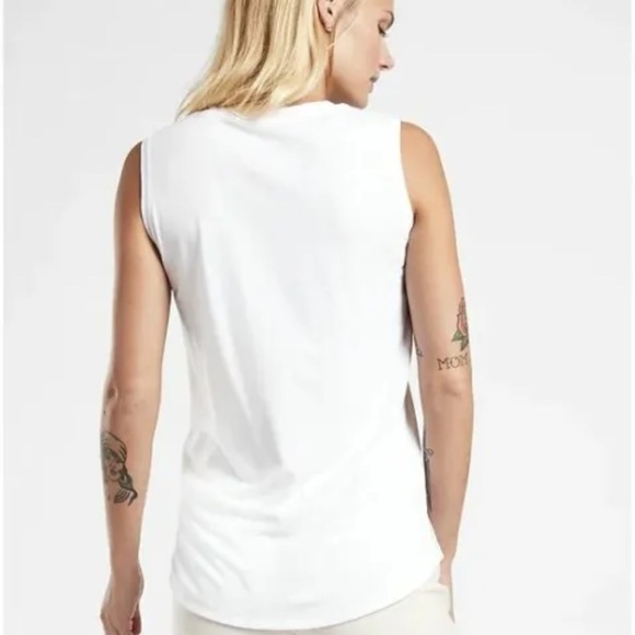 Athleta Essential V-Neck Tank Size Small - Picture 3 of 4